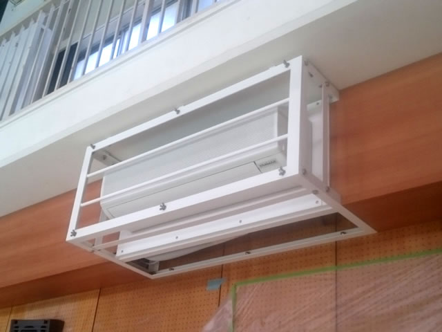 施工レポート（東泉小体育館エアコンガード設置その他工事２）