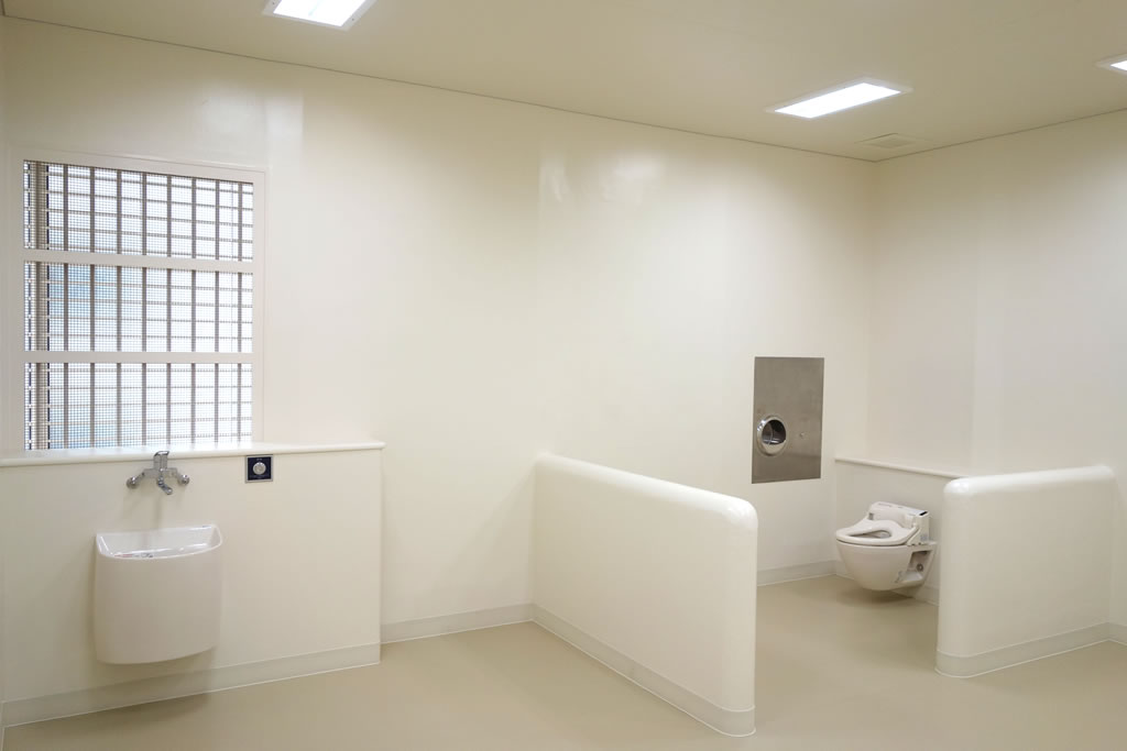 警視庁が高齢化に対応　全国初…留置施設に「介護室」