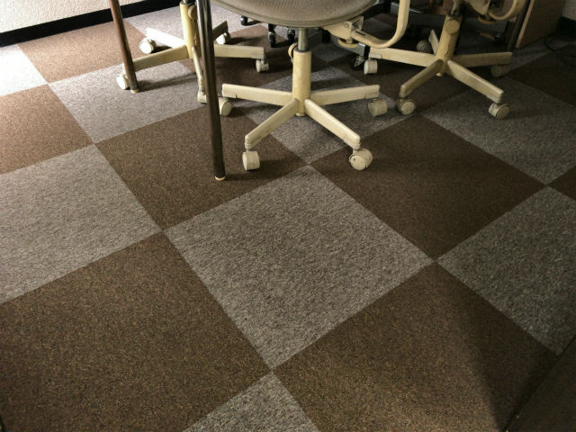 本社床改修中♪