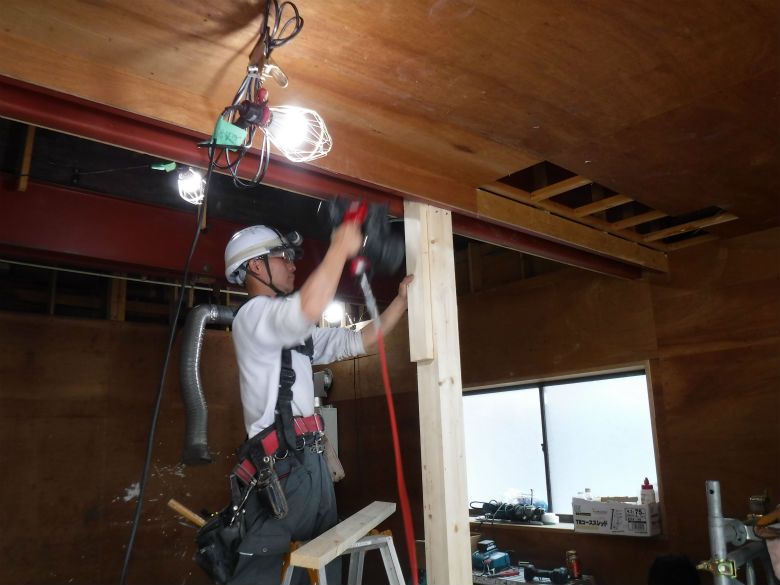 R1.6.26 倉庫を会議室と更衣室にする