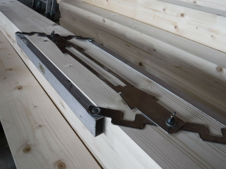 R1.6.5 倉庫を会議室と更衣室にする