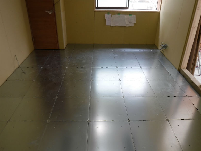 R1.8.21 倉庫を会議室と更衣室にする